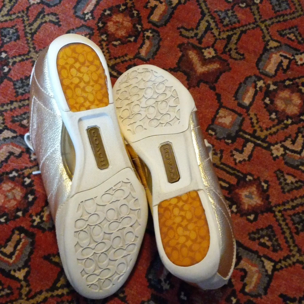 Like New! Coach 26 Reina Metalic Gold Low Cut Sneaker - Picture 4 of 7